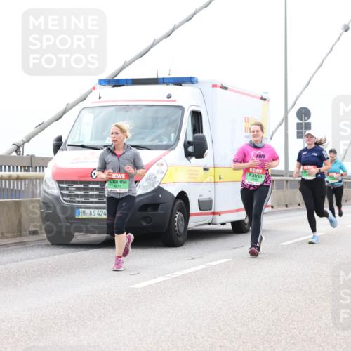 03.10.2025 - Köhlbrandbrückenlauf Lena Gebhardt http://msf.ph/oto/9203787 03.10.2025 15:54:16 Position 2 424, 8013, 7649 meine-sportfotos.de