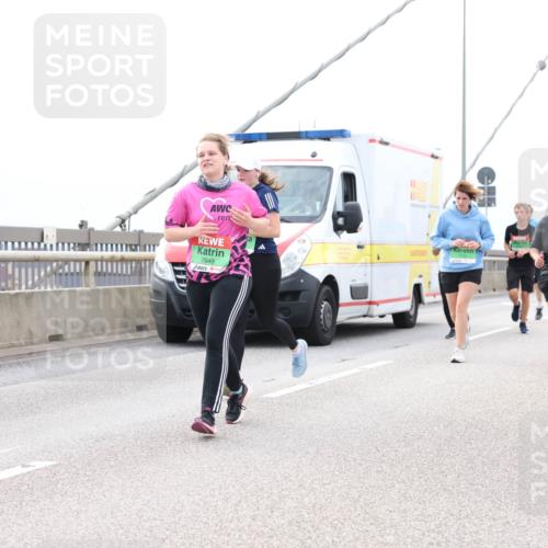 03.10.2025 - Köhlbrandbrückenlauf Lena Gebhardt http://msf.ph/oto/9203790 03.10.2025 15:54:18 Position 2 7649 meine-sportfotos.de