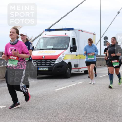 03.10.2025 - Köhlbrandbrückenlauf Lena Gebhardt http://msf.ph/oto/9203792 03.10.2025 15:54:19 Position 2 7649, 4249, 7785 meine-sportfotos.de