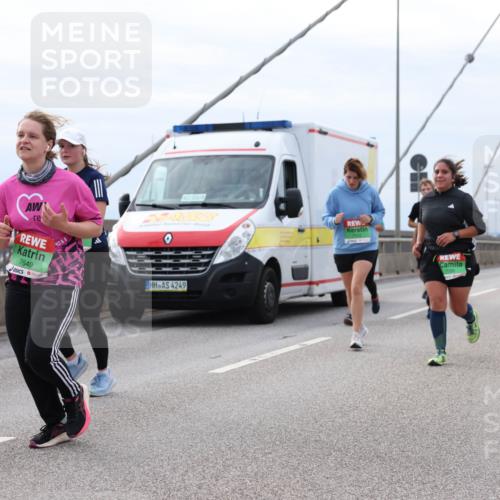 03.10.2025 - Köhlbrandbrückenlauf Lena Gebhardt http://msf.ph/oto/9203793 03.10.2025 15:54:19 Position 2 7649, 4249, 7785 meine-sportfotos.de