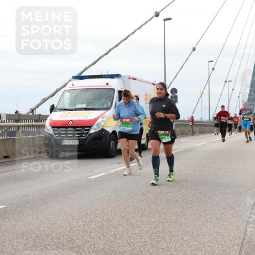 03.10.2025 - Köhlbrandbrückenlauf Lena Gebhardt http://msf.ph/oto/9203794 03.10.2025 15:54:19 Position 2 42, 85, 4249, 7785 meine-sportfotos.de