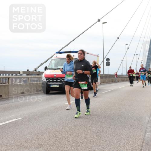 03.10.2025 - Köhlbrandbrückenlauf Lena Gebhardt http://msf.ph/oto/9203795 03.10.2025 15:54:20 Position 2 4249, 7785 meine-sportfotos.de