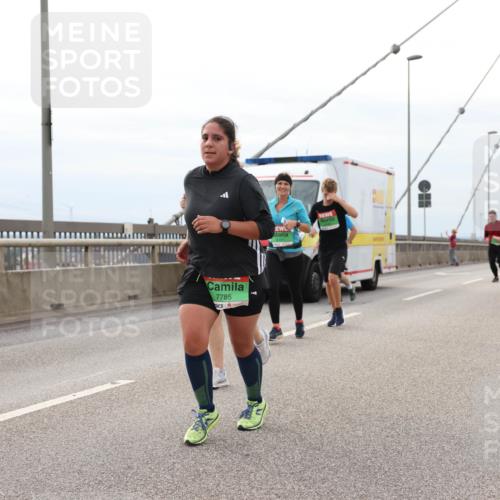 03.10.2025 - Köhlbrandbrückenlauf Lena Gebhardt http://msf.ph/oto/9203798 03.10.2025 15:54:21 Position 2 7785 meine-sportfotos.de