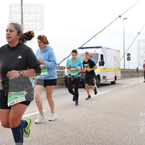 03.10.2025 - Köhlbrandbrückenlauf Lena Gebhardt http://msf.ph/oto/9203800 03.10.2025 15:54:21 Position 2 7785, 12, 8161 meine-sportfotos.de