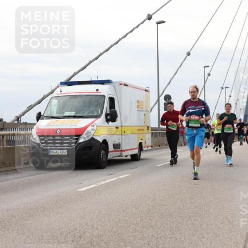 03.10.2025 - Köhlbrandbrückenlauf Lena Gebhardt http://msf.ph/oto/9203810 03.10.2025 15:54:23 Position 2 42, 85, 4, 4249 meine-sportfotos.de