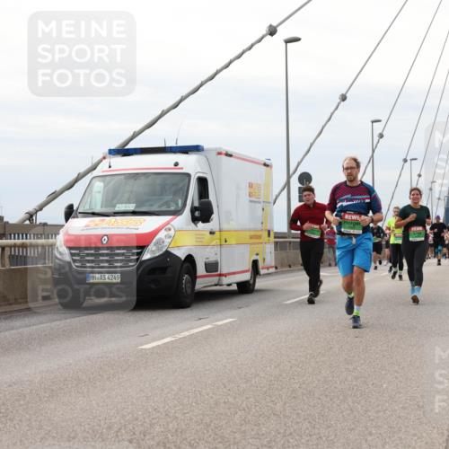03.10.2025 - Köhlbrandbrückenlauf Lena Gebhardt http://msf.ph/oto/9203811 03.10.2025 15:54:23 Position 2 42, 85, 4, 4249 meine-sportfotos.de