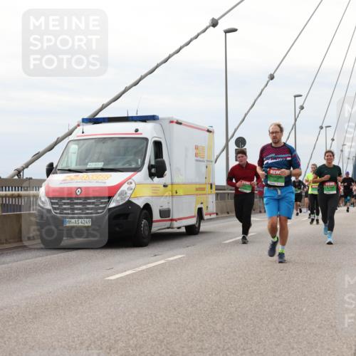 03.10.2025 - Köhlbrandbrückenlauf Lena Gebhardt http://msf.ph/oto/9203812 03.10.2025 15:54:23 Position 2 42, 85, 1, 4249 meine-sportfotos.de