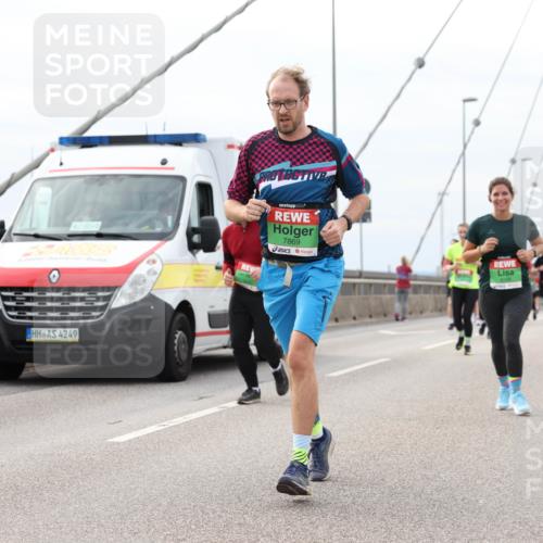 03.10.2025 - Köhlbrandbrückenlauf Lena Gebhardt http://msf.ph/oto/9203814 03.10.2025 15:54:25 Position 2 4249, 2854, 7869 meine-sportfotos.de