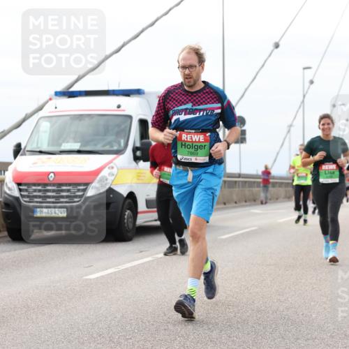 03.10.2025 - Köhlbrandbrückenlauf Lena Gebhardt http://msf.ph/oto/9203815 03.10.2025 15:54:25 Position 2 4249, 7869 meine-sportfotos.de