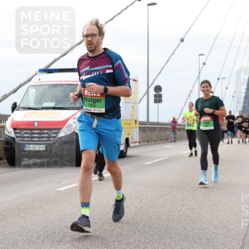 03.10.2025 - Köhlbrandbrückenlauf Lena Gebhardt http://msf.ph/oto/9203817 03.10.2025 15:54:25 Position 2 4249, 7869 meine-sportfotos.de