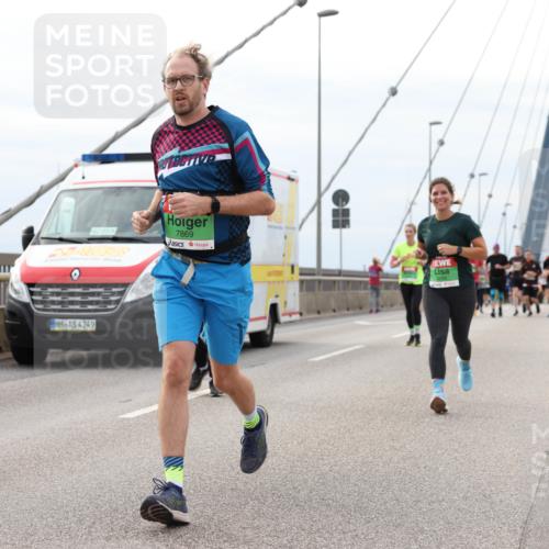 03.10.2025 - Köhlbrandbrückenlauf Lena Gebhardt http://msf.ph/oto/9203818 03.10.2025 15:54:25 Position 2 4249, 7869 meine-sportfotos.de