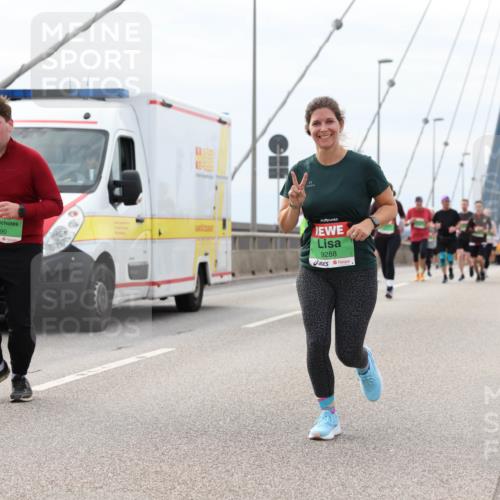 03.10.2025 - Köhlbrandbrückenlauf Lena Gebhardt http://msf.ph/oto/9203820 03.10.2025 15:54:26 Position 2 8290, 9288 meine-sportfotos.de