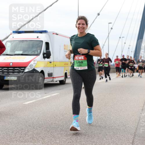 03.10.2025 - Köhlbrandbrückenlauf Lena Gebhardt http://msf.ph/oto/9203825 03.10.2025 15:54:27 Position 2 8290, 4249, 9288 meine-sportfotos.de