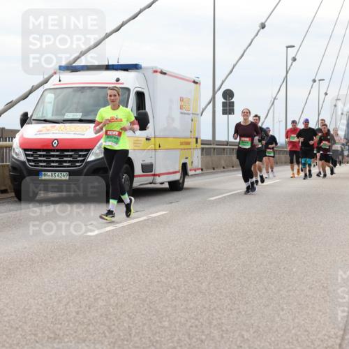 03.10.2025 - Köhlbrandbrückenlauf Lena Gebhardt http://msf.ph/oto/9203827 03.10.2025 15:54:28 Position 2 42, 85, 4, 4249 meine-sportfotos.de