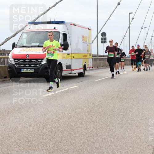 03.10.2025 - Köhlbrandbrückenlauf Lena Gebhardt http://msf.ph/oto/9203828 03.10.2025 15:54:28 Position 2 42, 85, 4, 4249 meine-sportfotos.de