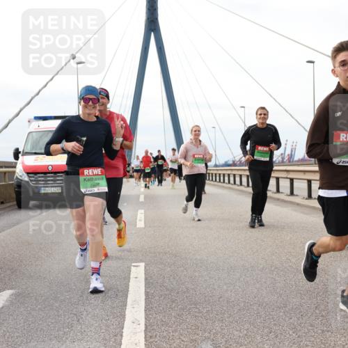 03.10.2025 - Köhlbrandbrückenlauf Lena Gebhardt http://msf.ph/oto/9203836 03.10.2025 15:54:37 Position 2 7928, 4249, 9647 meine-sportfotos.de
