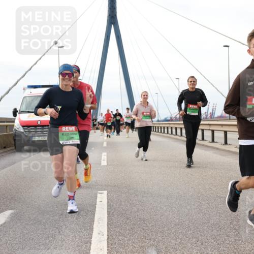 03.10.2025 - Köhlbrandbrückenlauf Lena Gebhardt http://msf.ph/oto/9203837 03.10.2025 15:54:37 Position 2 4249, 7928, 9647 meine-sportfotos.de