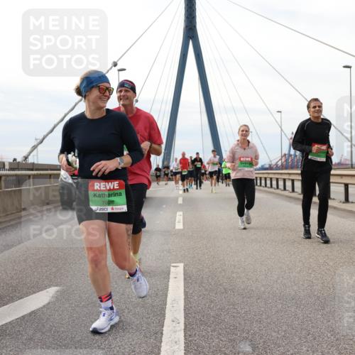 03.10.2025 - Köhlbrandbrückenlauf Lena Gebhardt http://msf.ph/oto/9203839 03.10.2025 15:54:38 Position 2 9573, 7928 meine-sportfotos.de
