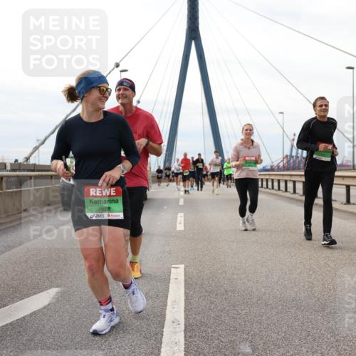 03.10.2025 - Köhlbrandbrückenlauf Lena Gebhardt http://msf.ph/oto/9203840 03.10.2025 15:54:38 Position 2 9573, 7928 meine-sportfotos.de