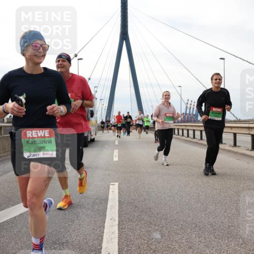 03.10.2025 - Köhlbrandbrückenlauf Lena Gebhardt http://msf.ph/oto/9203841 03.10.2025 15:54:38 Position 2 7928, 7957, 7574 meine-sportfotos.de