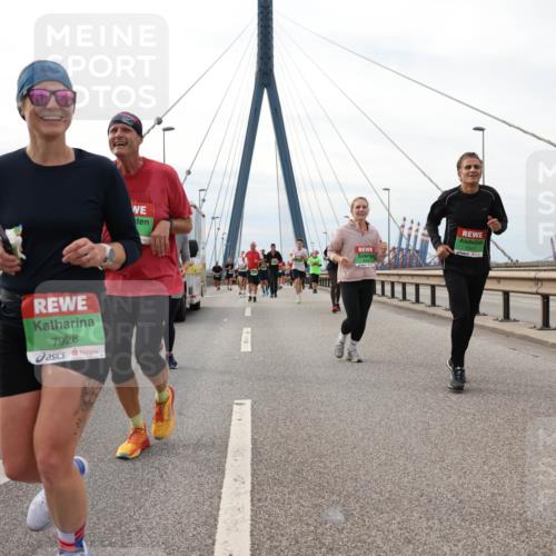 03.10.2025 - Köhlbrandbrückenlauf Lena Gebhardt http://msf.ph/oto/9203842 03.10.2025 15:54:38 Position 2 7928, 7957, 7574 meine-sportfotos.de