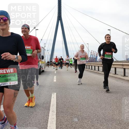 03.10.2025 - Köhlbrandbrückenlauf Lena Gebhardt http://msf.ph/oto/9203843 03.10.2025 15:54:38 Position 2 7928, 973, 7574 meine-sportfotos.de