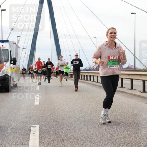 03.10.2025 - Köhlbrandbrückenlauf Lena Gebhardt http://msf.ph/oto/9203847 03.10.2025 15:54:39 Position 2 7919, 8056 meine-sportfotos.de