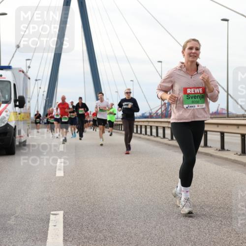 03.10.2025 - Köhlbrandbrückenlauf Lena Gebhardt http://msf.ph/oto/9203848 03.10.2025 15:54:39 Position 2 7919, 8056 meine-sportfotos.de