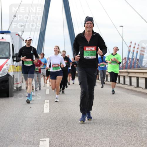 03.10.2025 - Köhlbrandbrückenlauf Lena Gebhardt http://msf.ph/oto/9203863 03.10.2025 15:54:44 Position 2 42, 85, 4249, 8480 meine-sportfotos.de