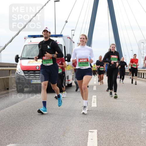 03.10.2025 - Köhlbrandbrückenlauf Lena Gebhardt http://msf.ph/oto/9203869 03.10.2025 15:54:45 Position 2 7808, 10, 4, 7853 meine-sportfotos.de