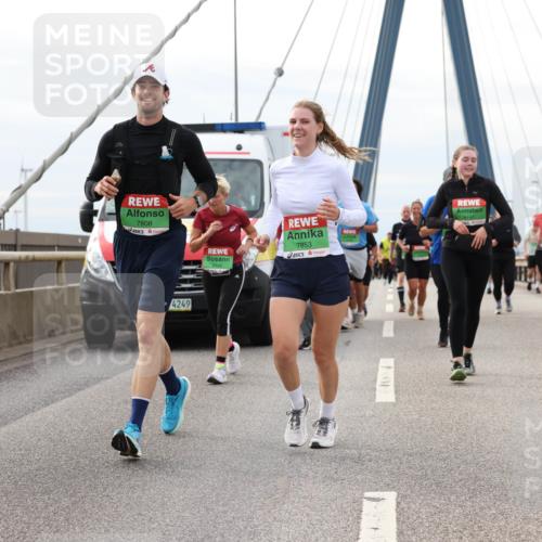 03.10.2025 - Köhlbrandbrückenlauf Lena Gebhardt http://msf.ph/oto/9203870 03.10.2025 15:54:45 Position 2 7808, 4249, 7853 meine-sportfotos.de