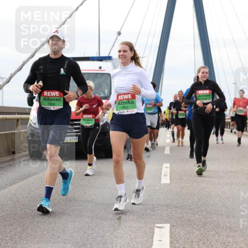 03.10.2025 - Köhlbrandbrückenlauf Lena Gebhardt http://msf.ph/oto/9203871 03.10.2025 15:54:45 Position 2 7808, 4249, 7853, 8440 meine-sportfotos.de