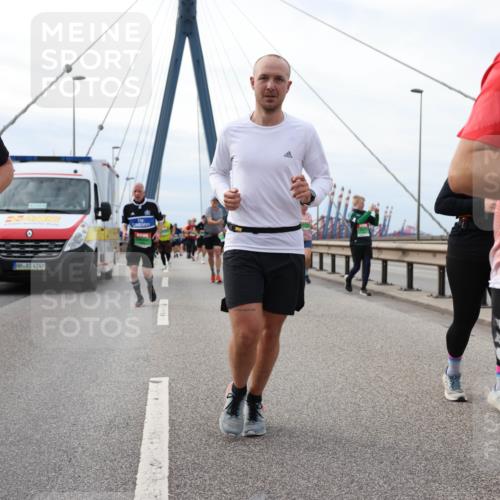 03.10.2025 - Köhlbrandbrückenlauf Lena Gebhardt http://msf.ph/oto/9203898 03.10.2025 15:54:51 Position 2 7891, 4249, 8 meine-sportfotos.de
