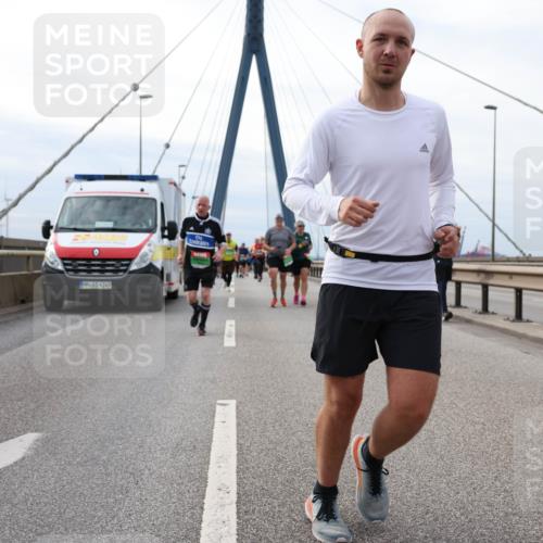 03.10.2025 - Köhlbrandbrückenlauf Lena Gebhardt http://msf.ph/oto/9203899 03.10.2025 15:54:51 Position 2 4249 meine-sportfotos.de
