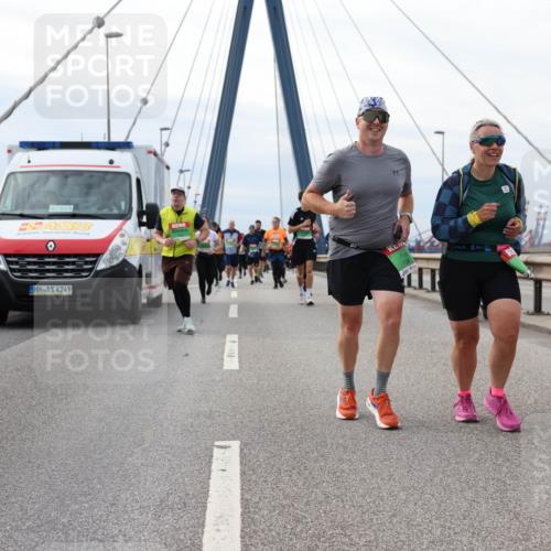 03.10.2025 - Köhlbrandbrückenlauf Lena Gebhardt http://msf.ph/oto/9203917 03.10.2025 15:54:55 Position 2 42, 85, 4249 meine-sportfotos.de