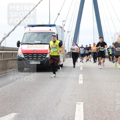 03.10.2025 - Köhlbrandbrückenlauf Lena Gebhardt http://msf.ph/oto/9203919 03.10.2025 15:54:55 Position 2 42, 85, 1, 4249 meine-sportfotos.de