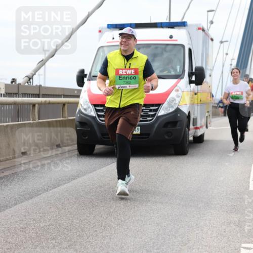 03.10.2025 - Köhlbrandbrückenlauf Lena Gebhardt http://msf.ph/oto/9203923 03.10.2025 15:54:56 Position 2 9, 7362, 49 meine-sportfotos.de