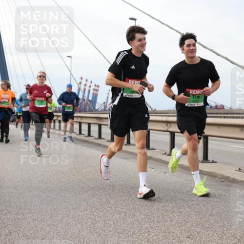 03.10.2025 - Köhlbrandbrückenlauf Lena Gebhardt http://msf.ph/oto/9203934 03.10.2025 15:54:59 Position 2 9267 meine-sportfotos.de