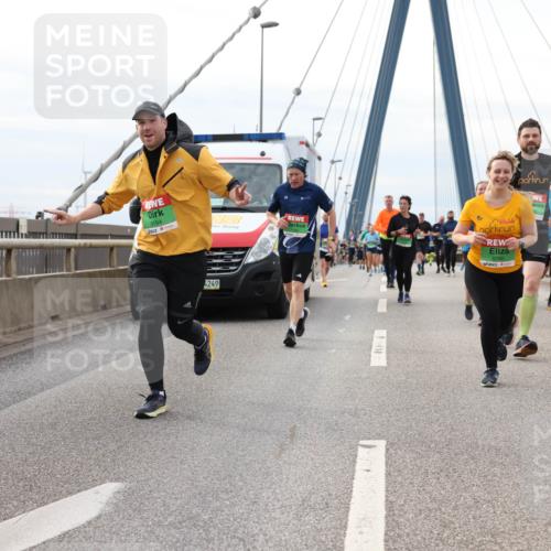 03.10.2025 - Köhlbrandbrückenlauf Lena Gebhardt http://msf.ph/oto/9203949 03.10.2025 15:55:03 Position 2 8194, 4249, 19, 8790 meine-sportfotos.de