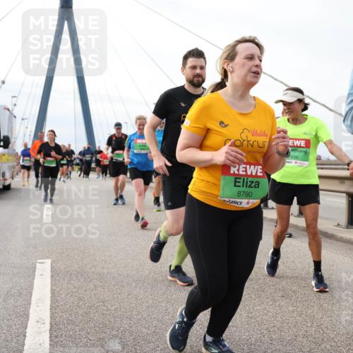 03.10.2025 - Köhlbrandbrückenlauf Lena Gebhardt http://msf.ph/oto/9203959 03.10.2025 15:55:04 Position 2 4249, 8790, 436 meine-sportfotos.de