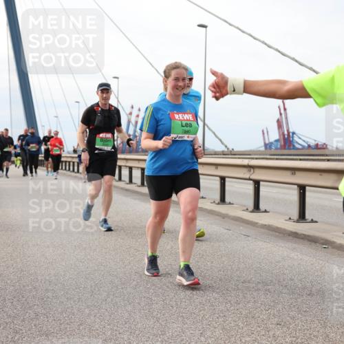 03.10.2025 - Köhlbrandbrückenlauf Lena Gebhardt http://msf.ph/oto/9203963 03.10.2025 15:55:05 Position 2 8117, 7840, 7436 meine-sportfotos.de