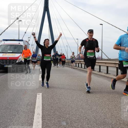03.10.2025 - Köhlbrandbrückenlauf Lena Gebhardt http://msf.ph/oto/9203968 03.10.2025 15:55:06 Position 2 42, 85, 4, 4249, 9289 meine-sportfotos.de