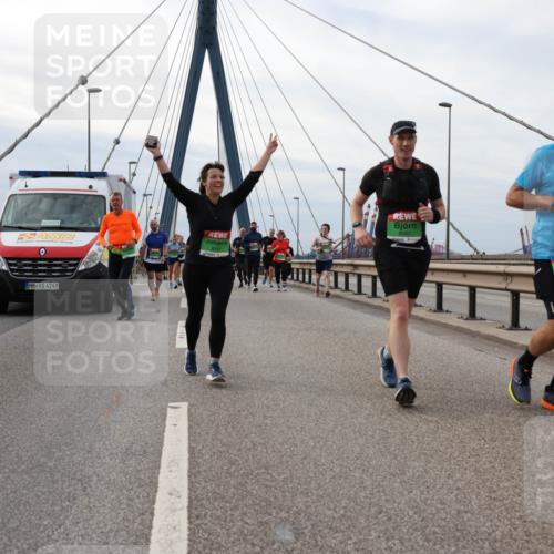 03.10.2025 - Köhlbrandbrückenlauf Lena Gebhardt http://msf.ph/oto/9203969 03.10.2025 15:55:06 Position 2 42, 85, 4249, 9289 meine-sportfotos.de