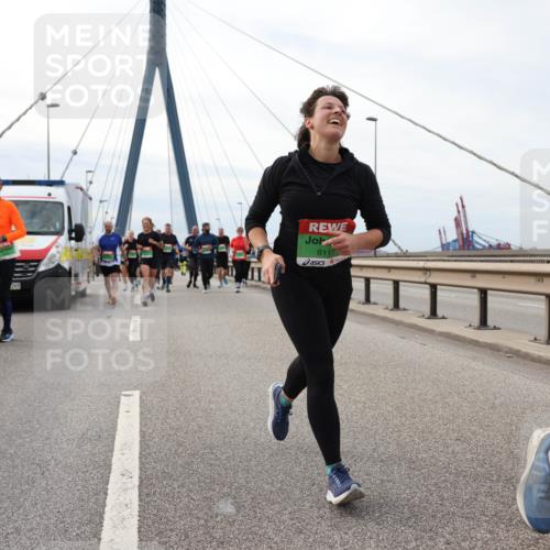 03.10.2025 - Köhlbrandbrückenlauf Lena Gebhardt http://msf.ph/oto/9203976 03.10.2025 15:55:07 Position 2 8117 meine-sportfotos.de