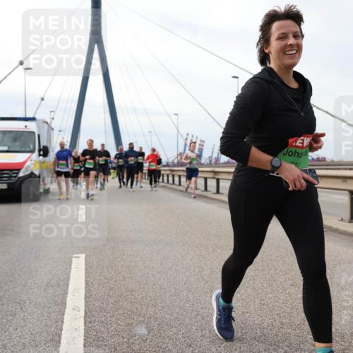 03.10.2025 - Köhlbrandbrückenlauf Lena Gebhardt http://msf.ph/oto/9203977 03.10.2025 15:55:08 Position 2 11 meine-sportfotos.de