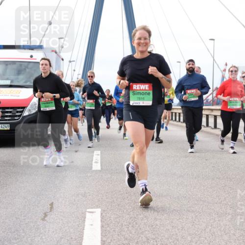 03.10.2025 - Köhlbrandbrückenlauf Lena Gebhardt http://msf.ph/oto/9203987 03.10.2025 15:55:10 Position 2 42, 85, 4, 4249, 7816, 9044 meine-sportfotos.de