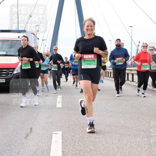 03.10.2025 - Köhlbrandbrückenlauf Lena Gebhardt http://msf.ph/oto/9203988 03.10.2025 15:55:10 Position 2 42, 85, 4, 4249, 7816 meine-sportfotos.de