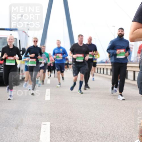 03.10.2025 - Köhlbrandbrückenlauf Lena Gebhardt http://msf.ph/oto/9203992 03.10.2025 15:55:11 Position 2 7816 meine-sportfotos.de