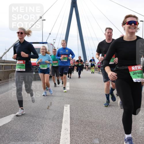 03.10.2025 - Köhlbrandbrückenlauf Lena Gebhardt http://msf.ph/oto/9204004 03.10.2025 15:55:13 Position 2 9043, 810, 902 meine-sportfotos.de