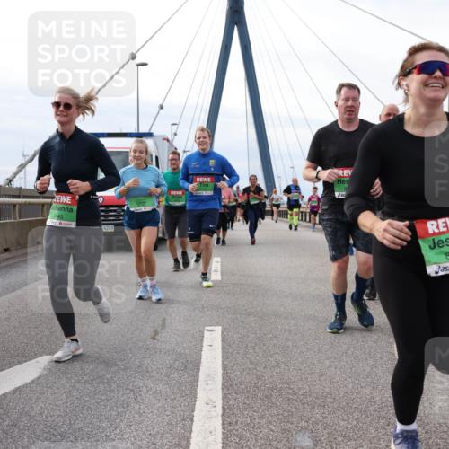 03.10.2025 - Köhlbrandbrückenlauf Lena Gebhardt http://msf.ph/oto/9204005 03.10.2025 15:55:13 Position 2 9043, 4249, 8109 meine-sportfotos.de